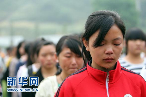四川举行悼念仪式哀悼芦山地震遇难同胞（图）