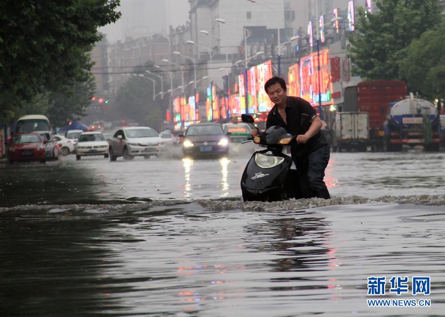 广西江西两地暴雨漫城 暴雨蓝色预警[组图]