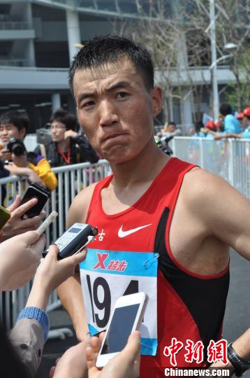 十二运产生首枚金牌吴钱龙男子50公里竞走夺冠